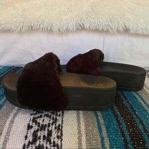 1.5” platform fuzzy sandals